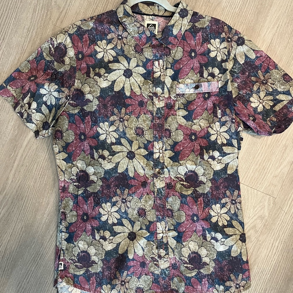 Reef 🪸 Surf men’s floral button down shirt size L like new 🤙🏼